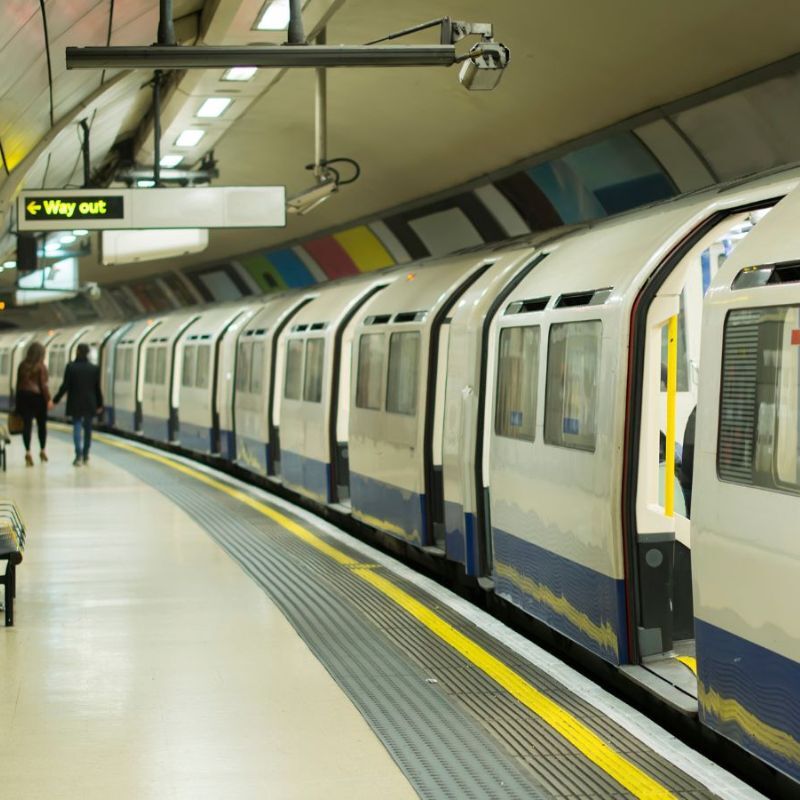 London-Underground-protecting-workers-on-track